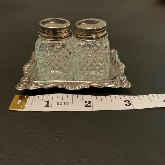 Fairy Brand | Vintage Crystal Silver Plated Salt & Pepper Mini Shakers - Picture 7 of 10